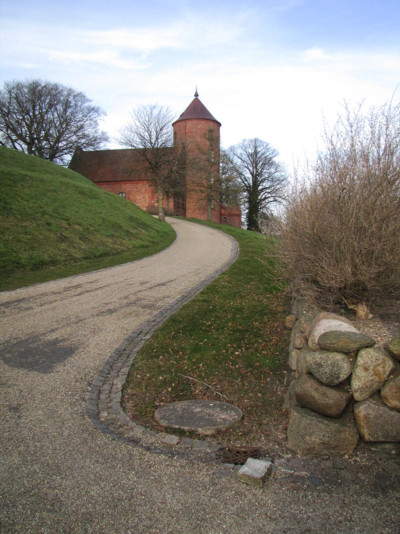 Slotskirken i Skanderborg tæt ved Stoa Botilbud